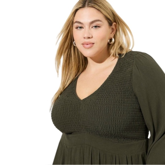 Torrid Fluttery Top Blouse Rayon Long Sleeve Shirred Smocked Empire Bust Waist - Picture 5 of 14